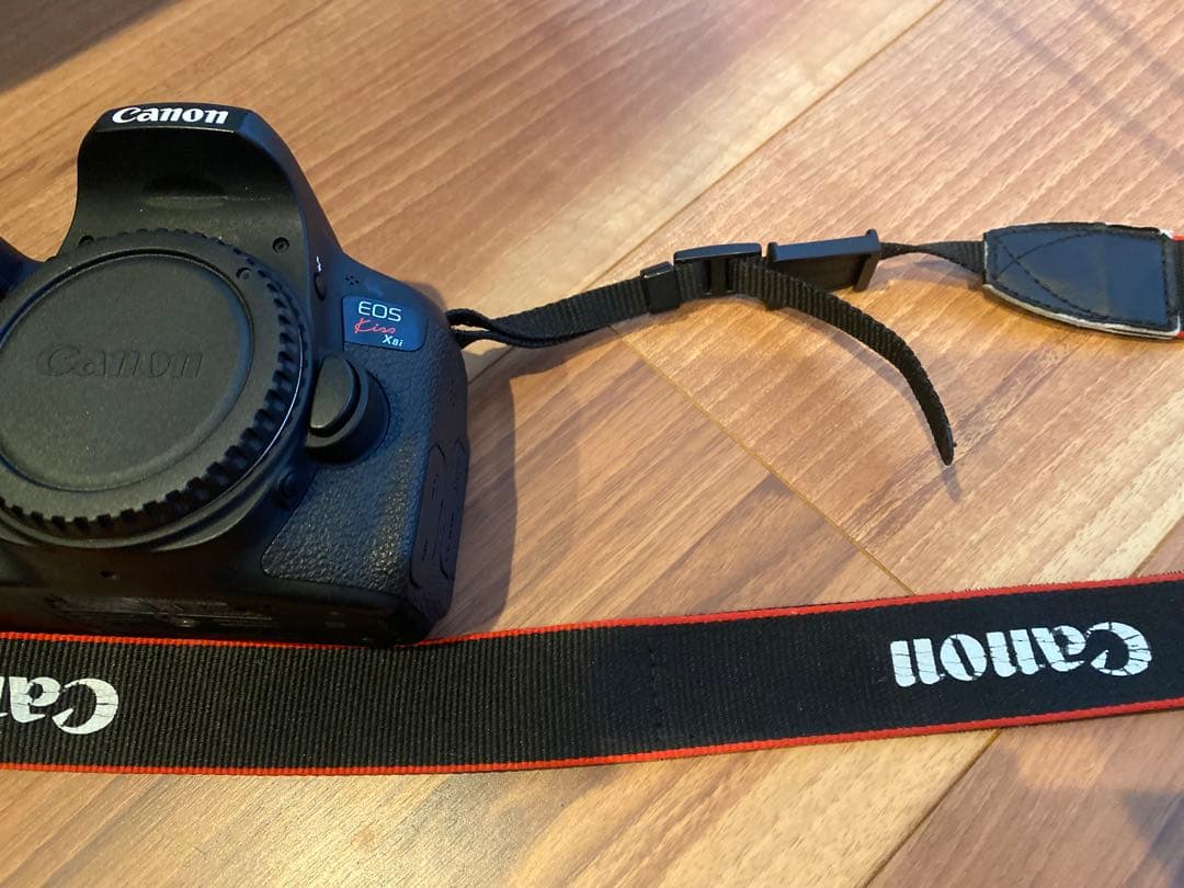 Canon EOS kiss x8i デジタル一眼レフカメラ　ジャンク品