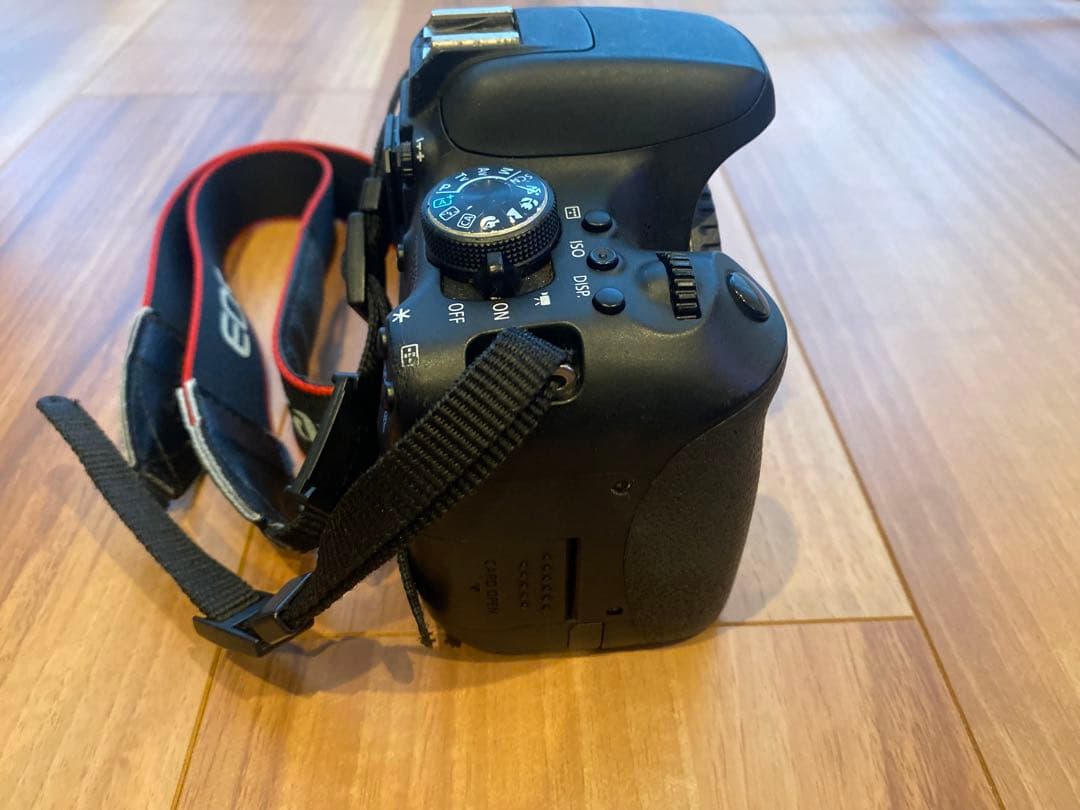 Canon EOS kiss x8i デジタル一眼レフカメラ　ジャンク品