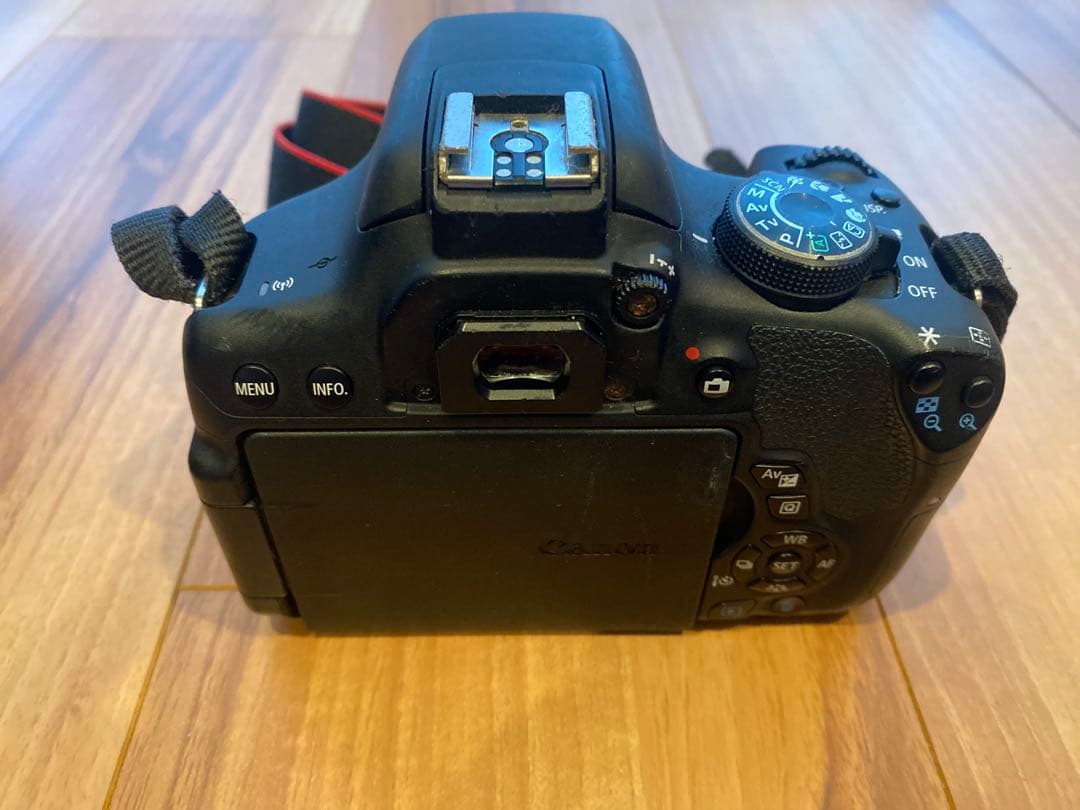 Canon EOS kiss x8i デジタル一眼レフカメラ　ジャンク品