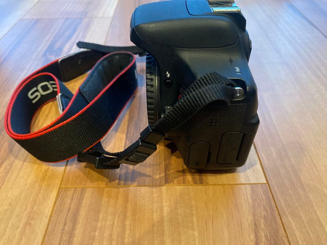 Canon EOS kiss x8i デジタル一眼レフカメラ　ジャンク品