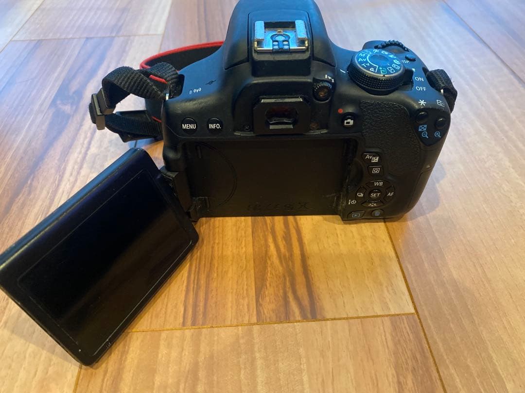 Canon EOS kiss x8i デジタル一眼レフカメラ　ジャンク品