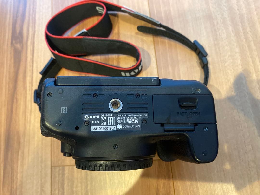 Canon EOS kiss x8i デジタル一眼レフカメラ　ジャンク品
