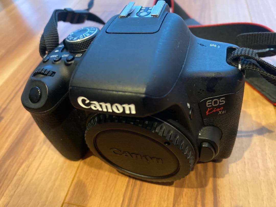 Canon EOS kiss x8i デジタル一眼レフカメラ　ジャンク品