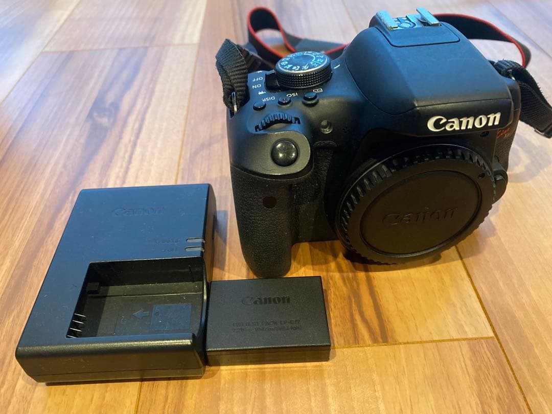 Canon EOS kiss x8i デジタル一眼レフカメラ　ジャンク品