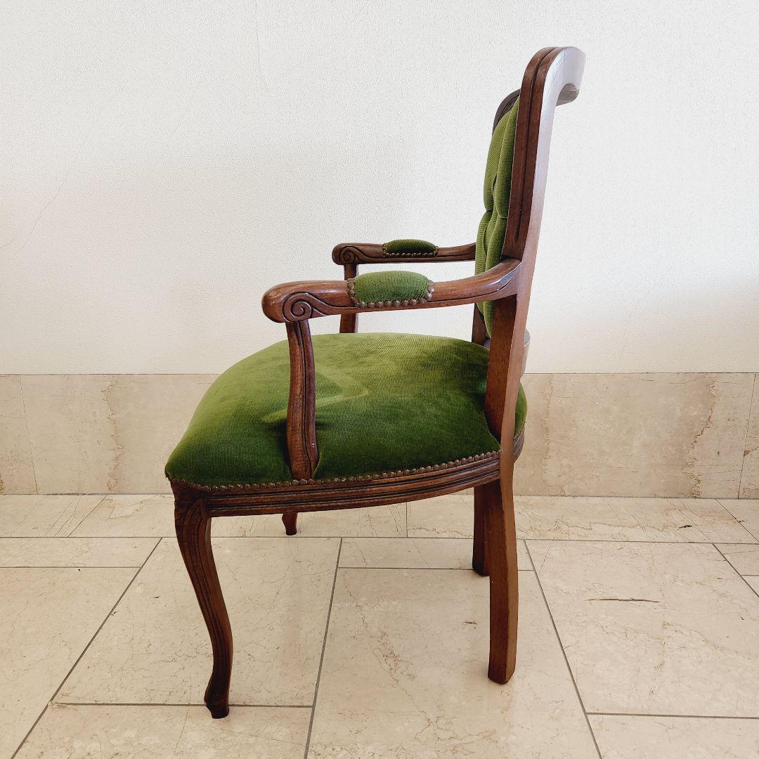 イギリス　アンティーク調　一人掛け　チェア　椅子　猫脚　木彫り　鋲　コーディロイ