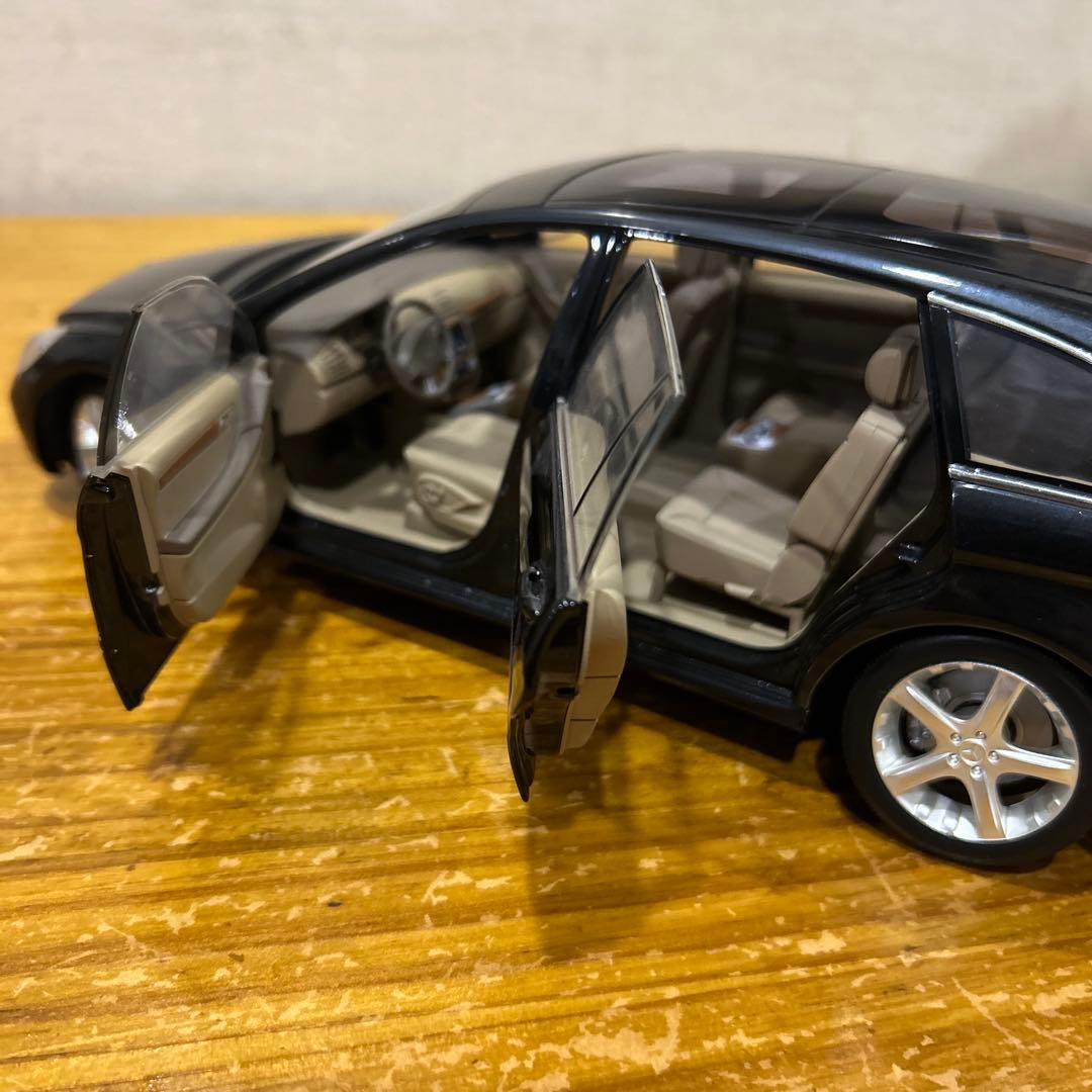 ミニチャンプス　メルセデスベンツR250 1/18 ミニカー