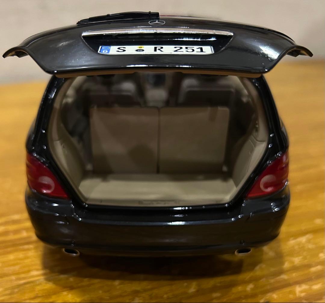 ミニチャンプス　メルセデスベンツR250 1/18 ミニカー