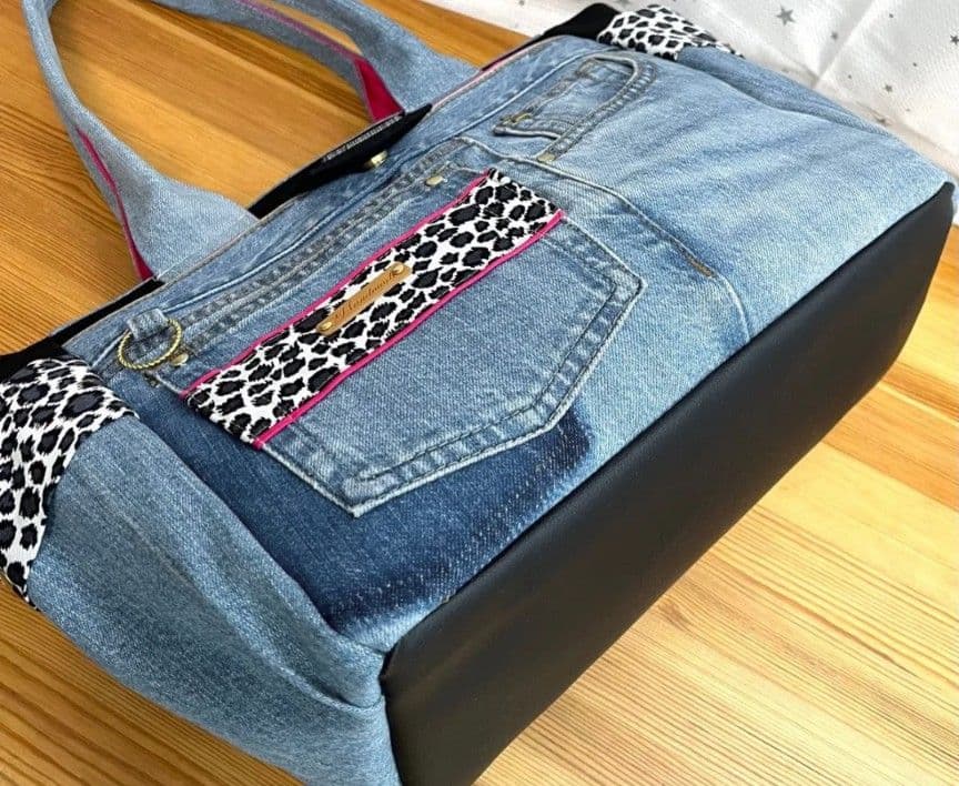 大きめデニムリメイクバッグNo.965☆トートバッグ　マザーズバッグ