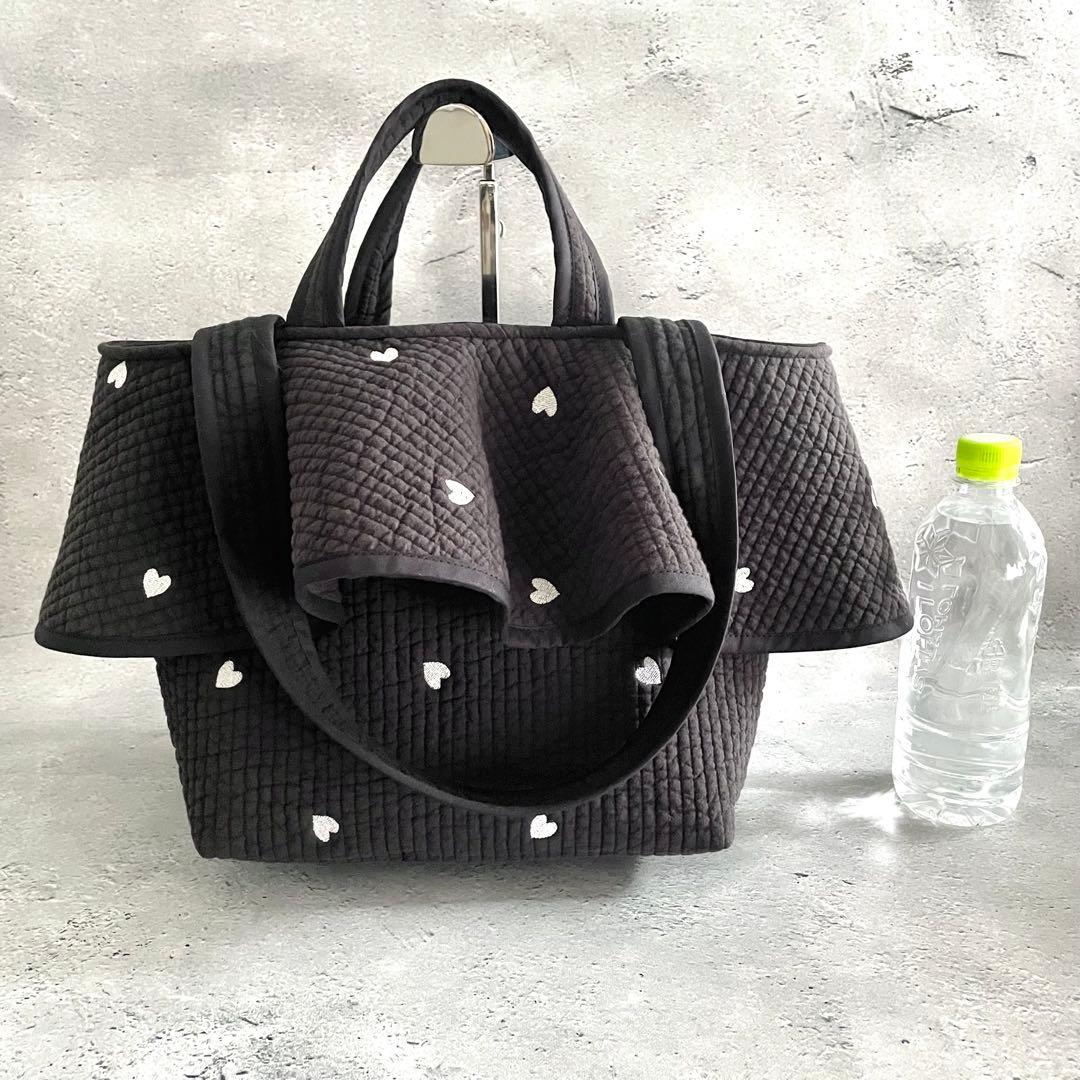 フレアフリル付きトートバッグ（L）　2way ヌビバッグ　ブラック×♡刺繍