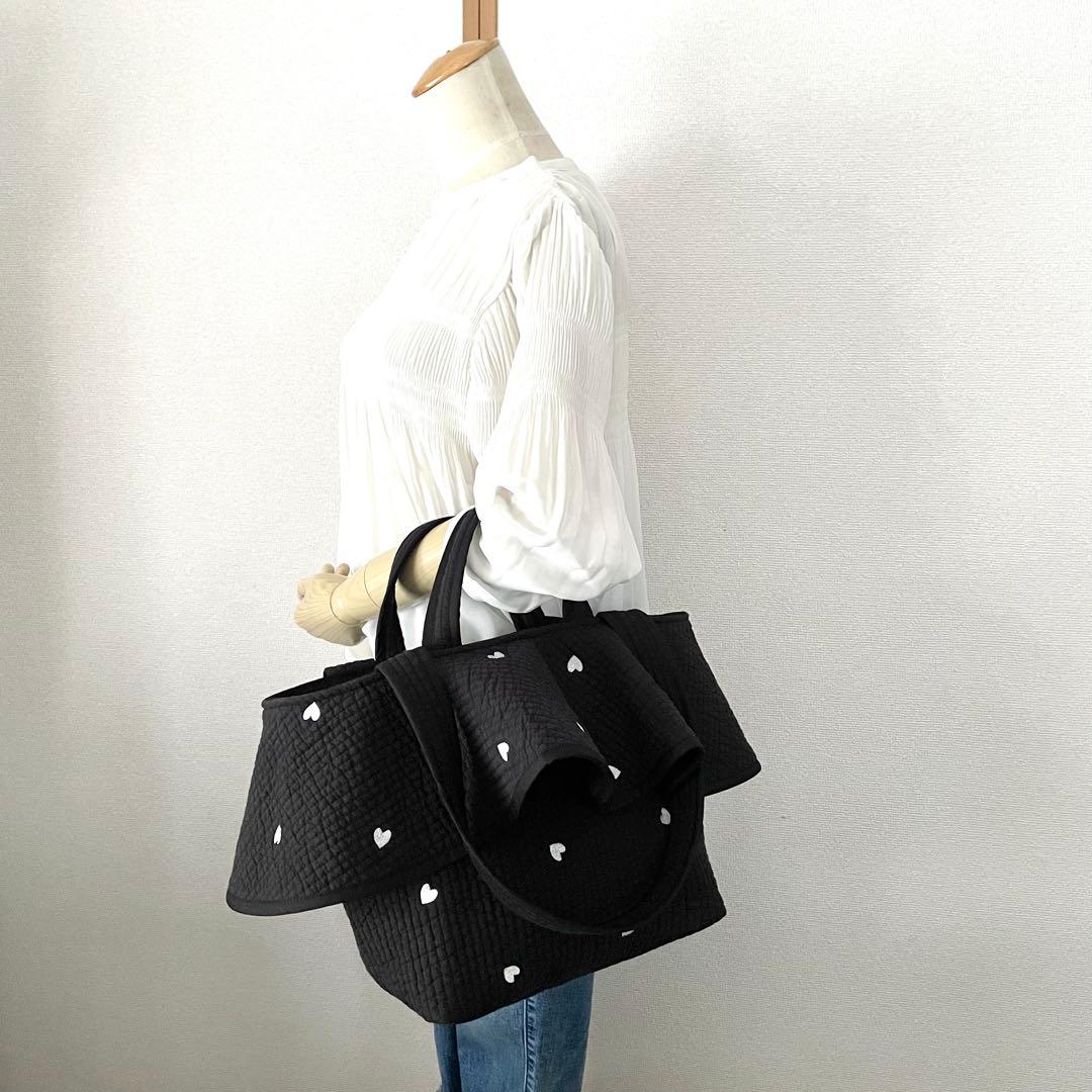 フレアフリル付きトートバッグ（L）　2way ヌビバッグ　ブラック×♡刺繍