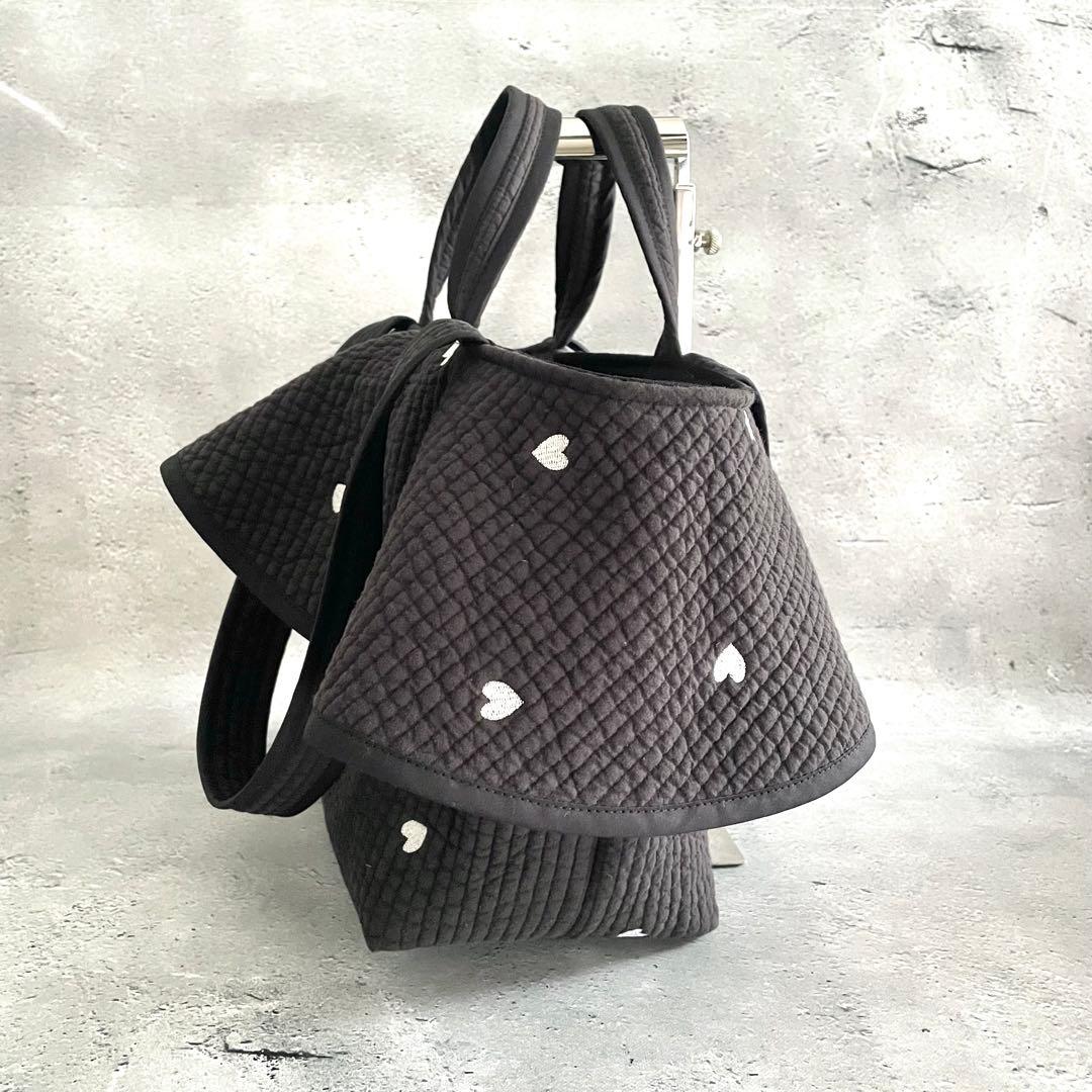 フレアフリル付きトートバッグ（L）　2way ヌビバッグ　ブラック×♡刺繍