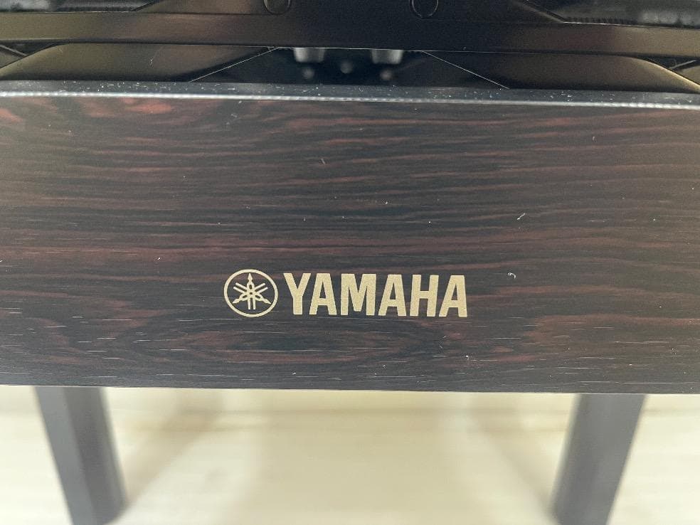 ※81404※YAMAHAピアノ椅子（焦げ茶色）★送料無料