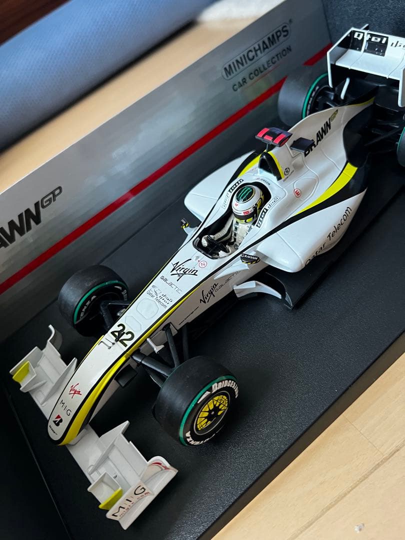 美品 1/18 モデファイモデル ジェンソン・バトン ブラウン GP 2009年