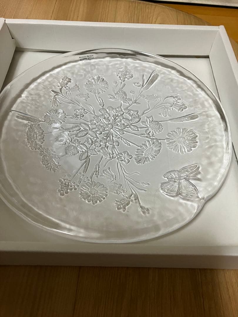 KOSTA BODA 花と蝶のガラス皿2枚
