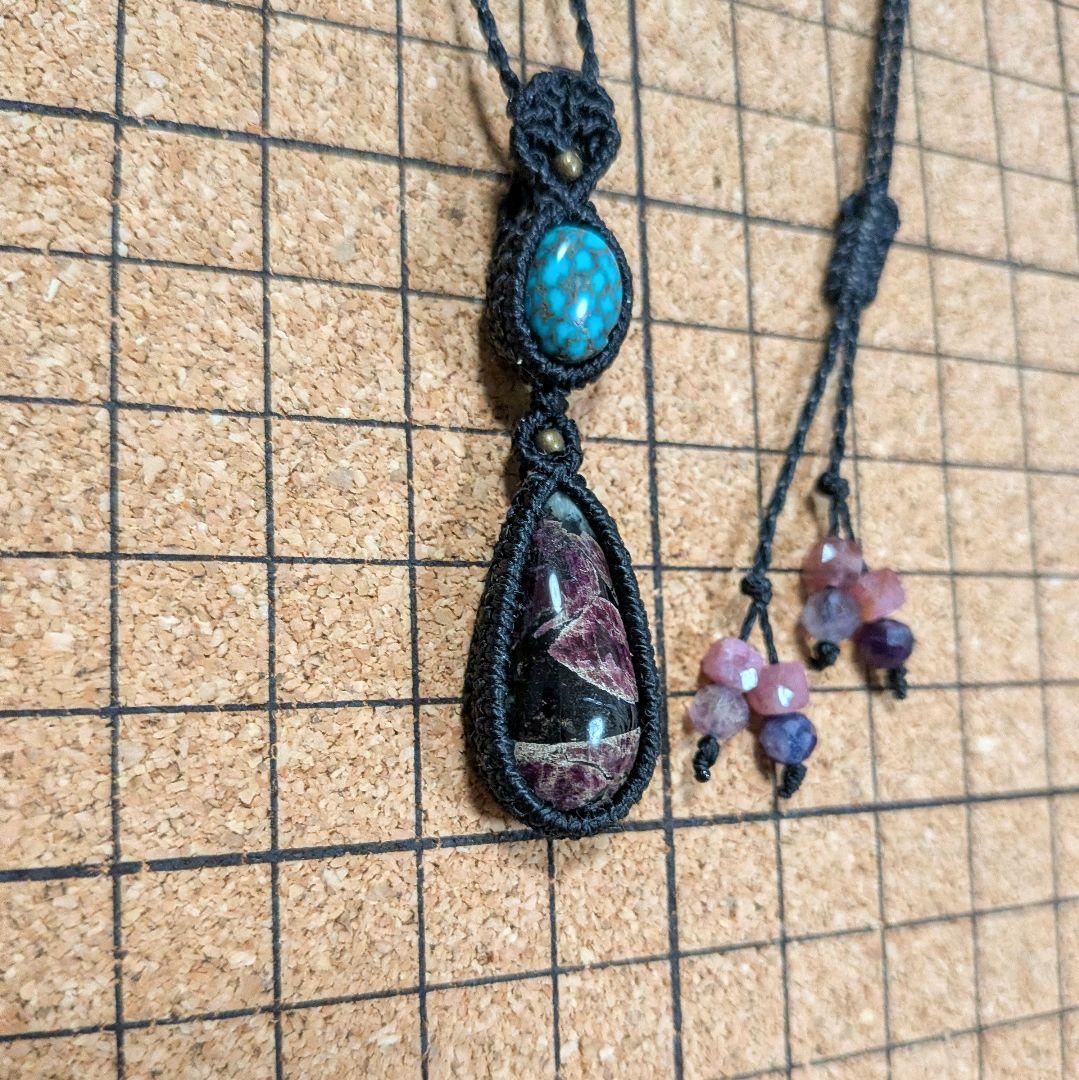 ユーディアライト＆ターコイズのマクラメペンダント