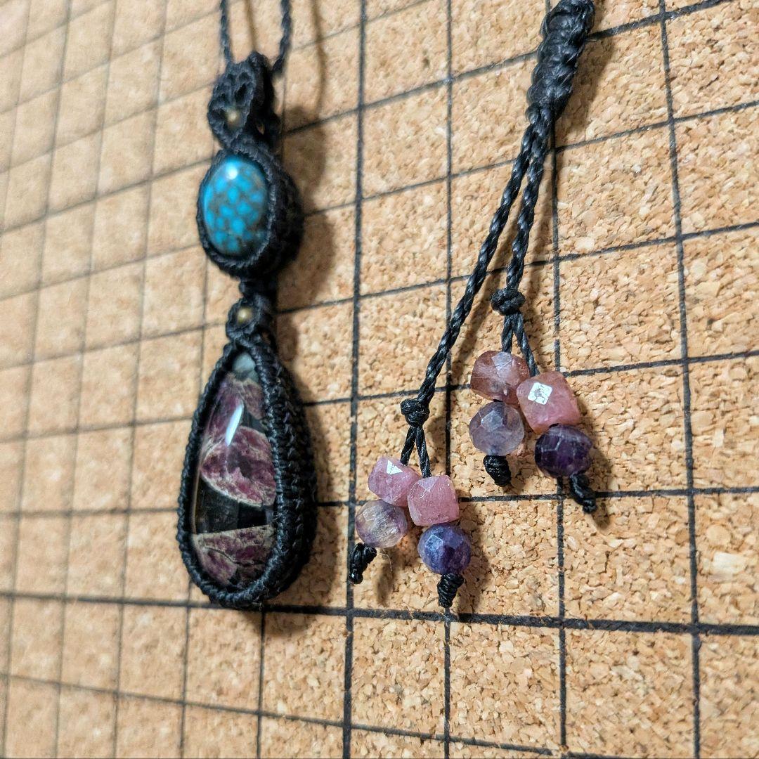 ユーディアライト＆ターコイズのマクラメペンダント