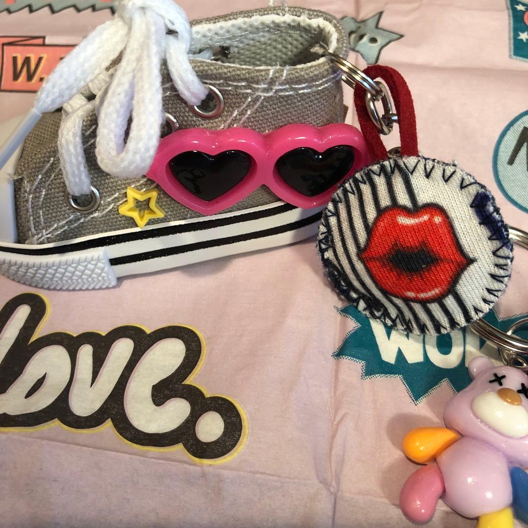スニーカーキーホルダー　タッセル　ポップでキュートなキーホルダー♡