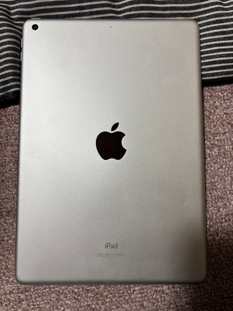 iPad 第七世代10.2インチ　シルバー　32GB