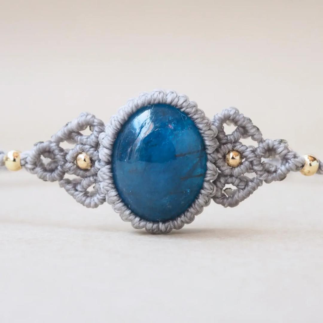 ネオ ブルー アパタイト マクラメ ブレスレット