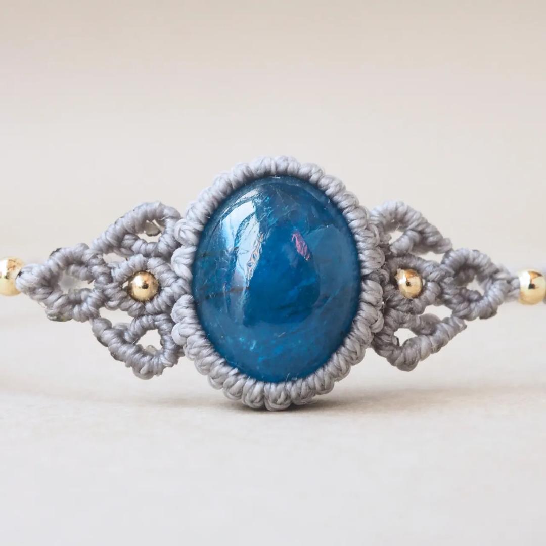 ネオ ブルー アパタイト マクラメ ブレスレット