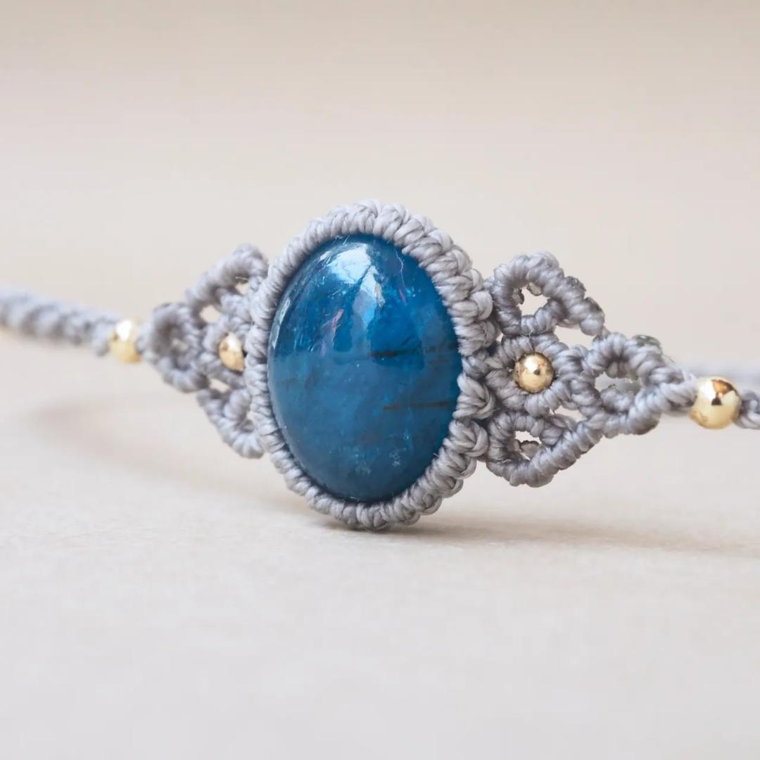 ネオ ブルー アパタイト マクラメ ブレスレット