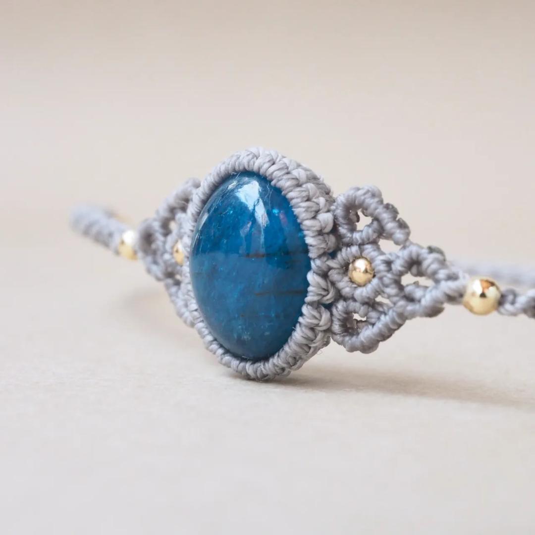 ネオ ブルー アパタイト マクラメ ブレスレット