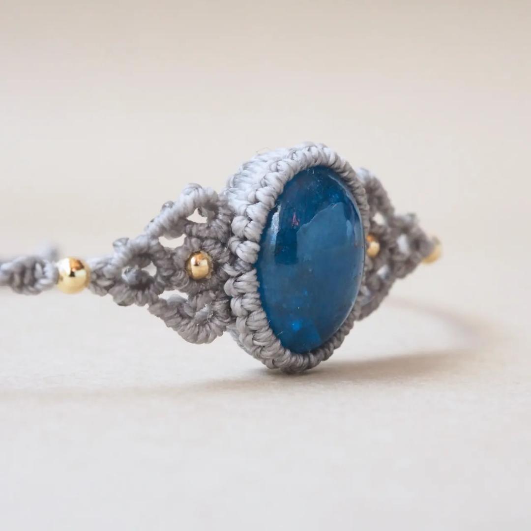 ネオ ブルー アパタイト マクラメ ブレスレット