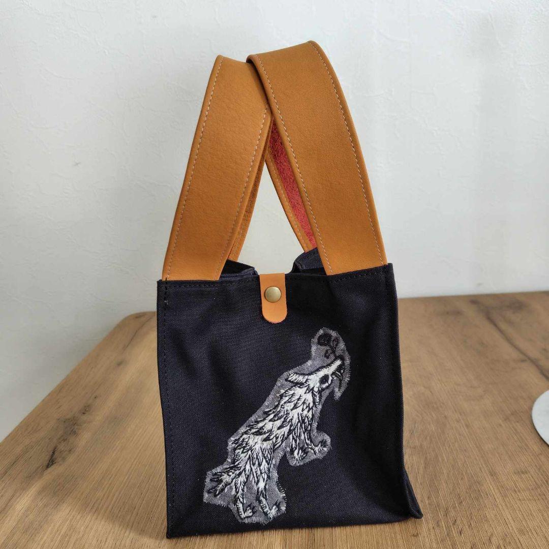 ミナペルホネン/「wolf & flower」１匹だけ/キューブ型トート牛革仕様