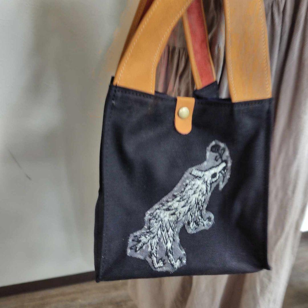 ミナペルホネン/「wolf & flower」１匹だけ/キューブ型トート牛革仕様