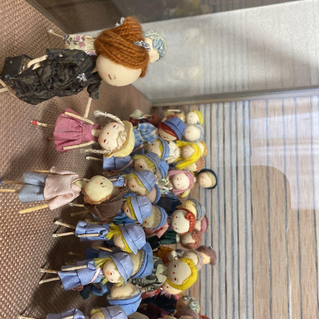 100人の60年代風のおしゃれなお人形