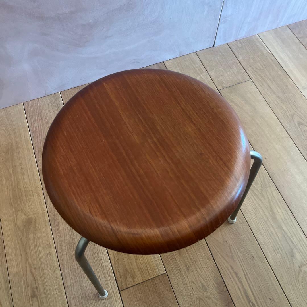 アルネヤコブセン　Arne Jacobsen Dotドットスツール