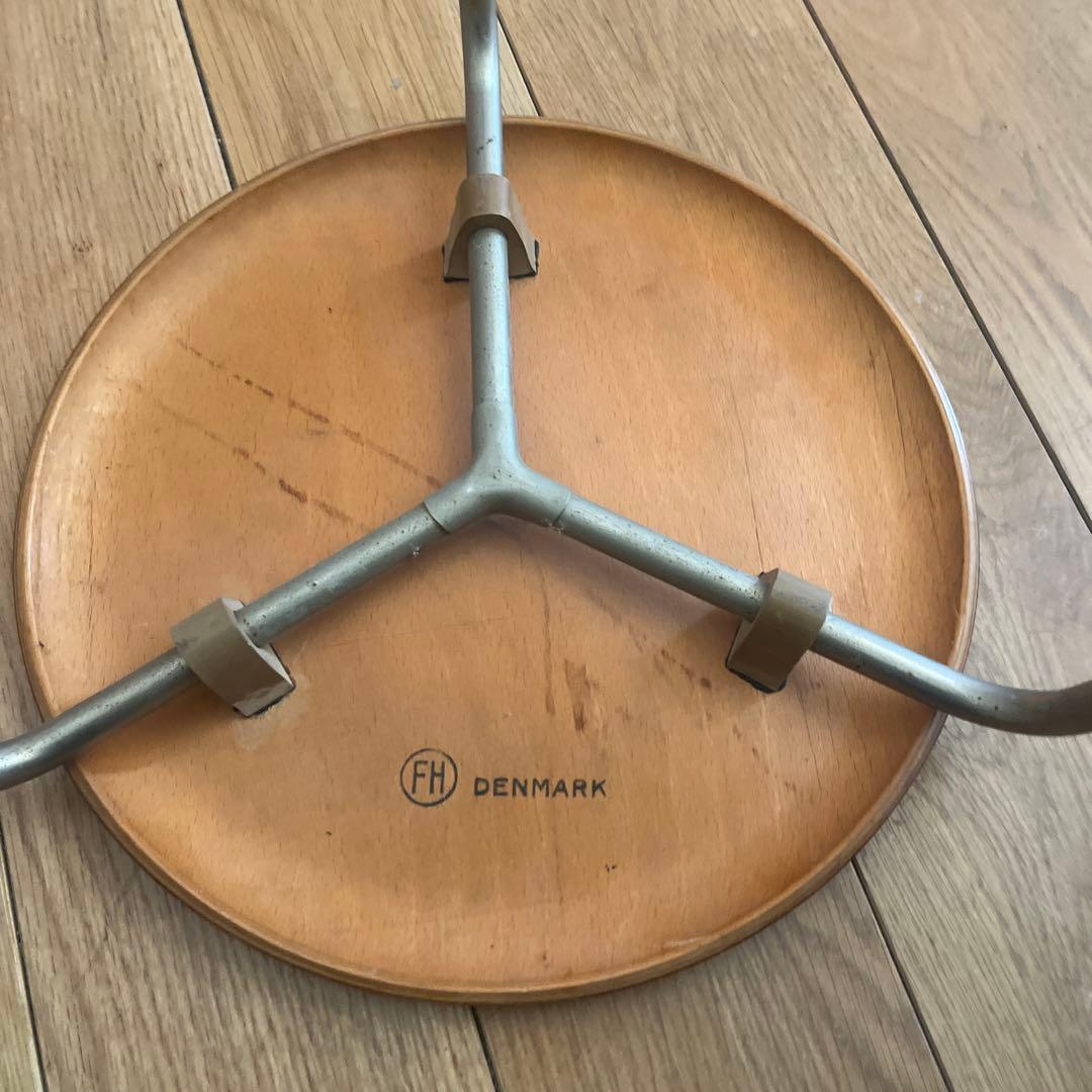 アルネヤコブセン　Arne Jacobsen Dotドットスツール