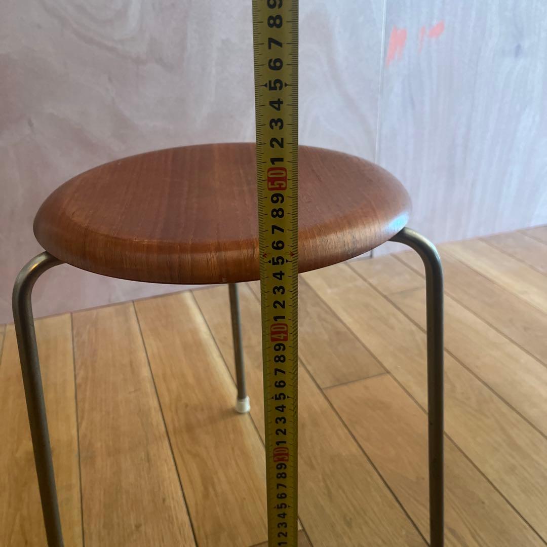 アルネヤコブセン　Arne Jacobsen Dotドットスツール