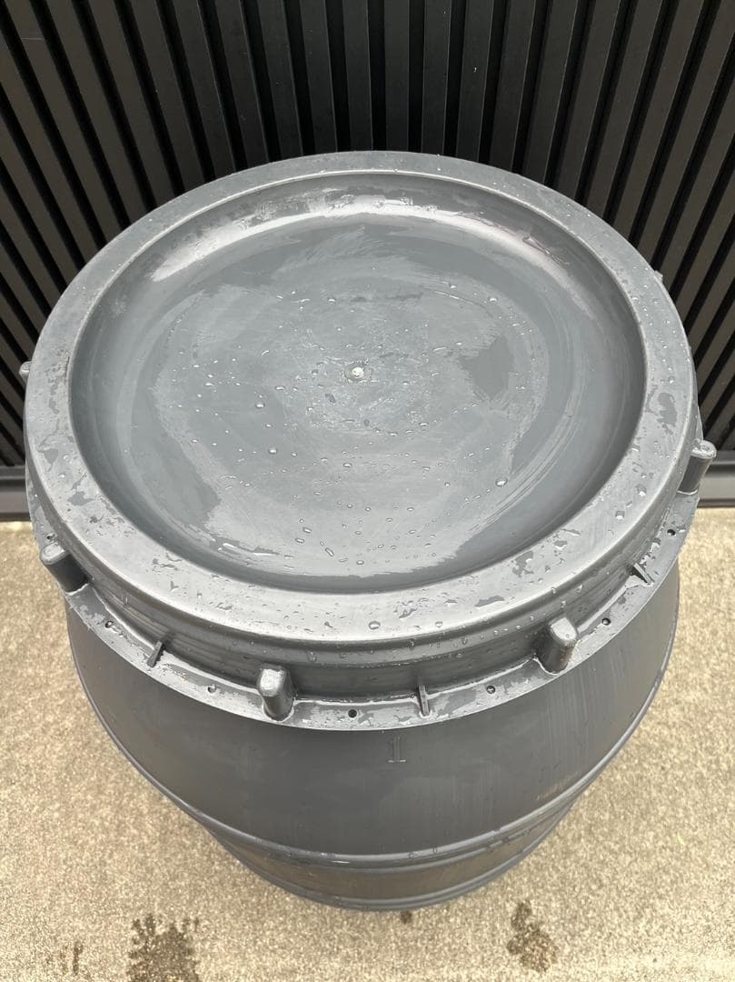 タンク　蛇口付　グレー　約１６０Ｌ　雨水　樹脂製　貯水　リユース品