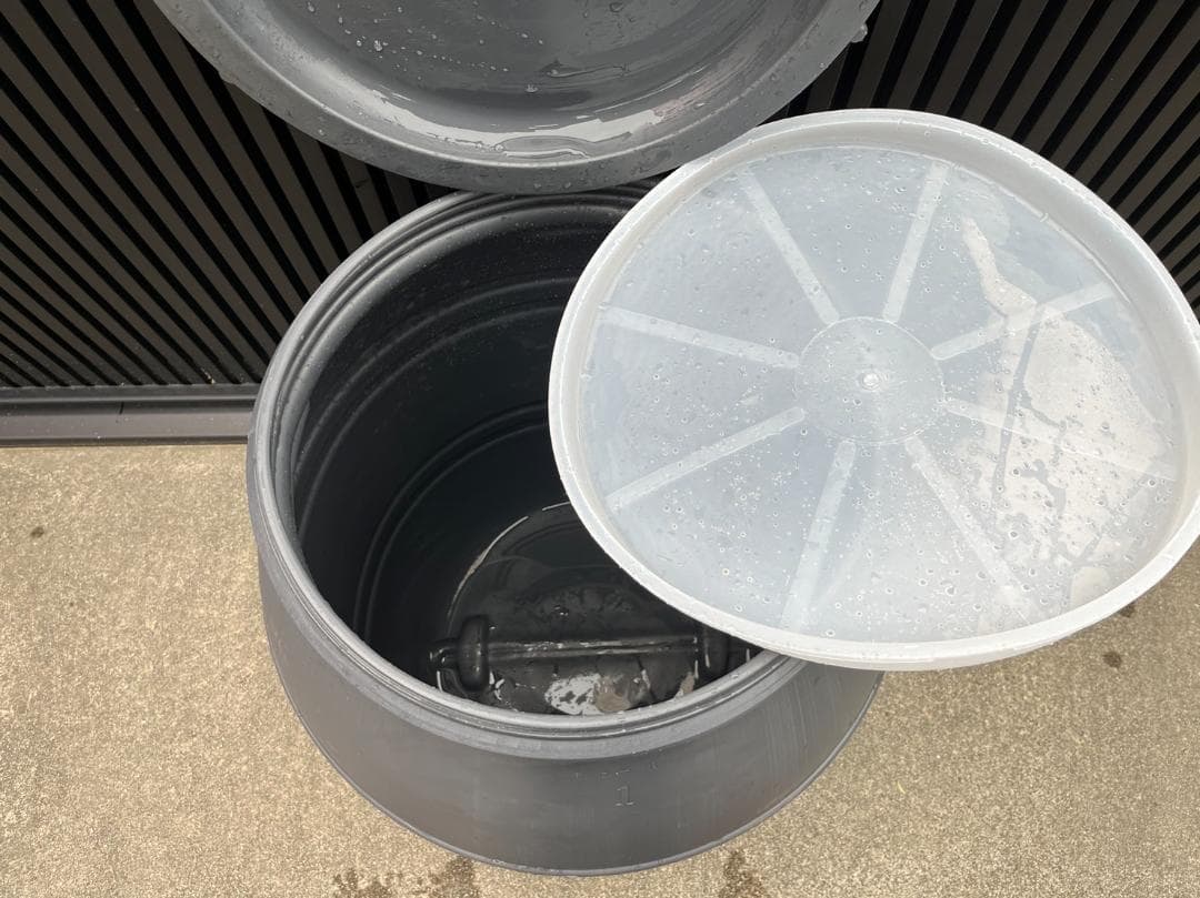 タンク　蛇口付　グレー　約１６０Ｌ　雨水　樹脂製　貯水　リユース品