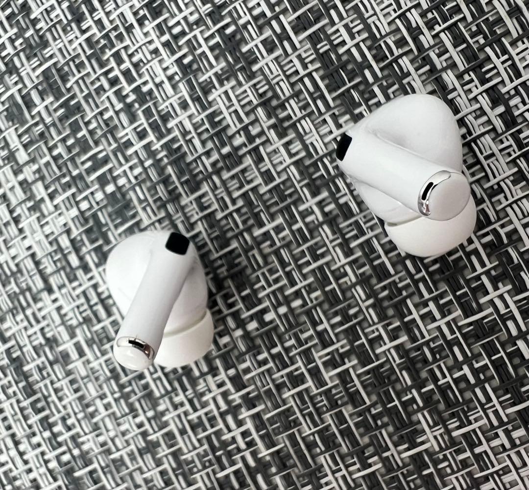 【早い者勝ち】AirPods Pro 2 本体、両耳、未使用充電ケーブルもセット