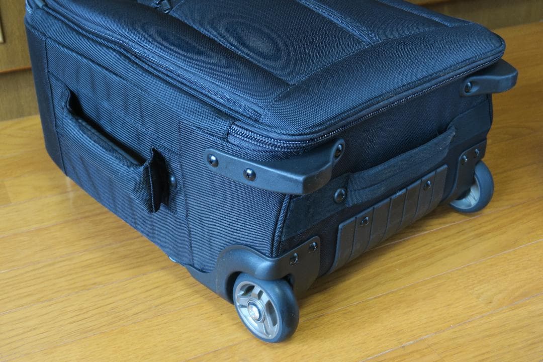 新品同様！Tenba 638-330 Roadie II カメラバッグ　キャリー