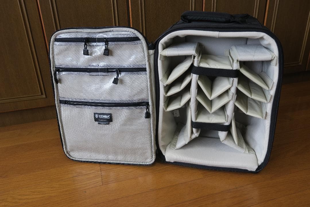 新品同様！Tenba 638-330 Roadie II カメラバッグ　キャリー