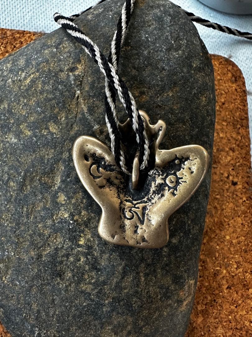 チベット　お守りペンダント　鳥