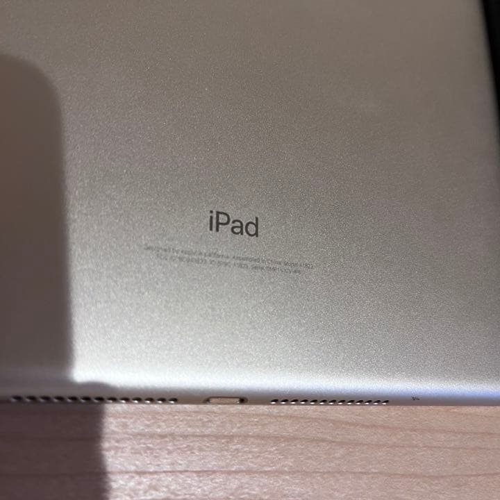 iPad (第5世代) 32GB ゴールド