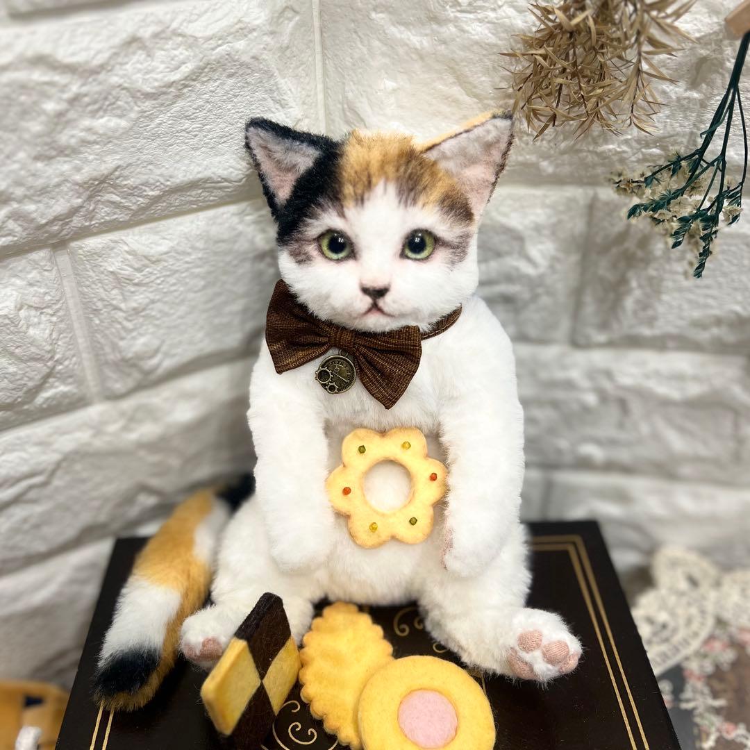 連れ歩き三毛猫ぬいぐるみ