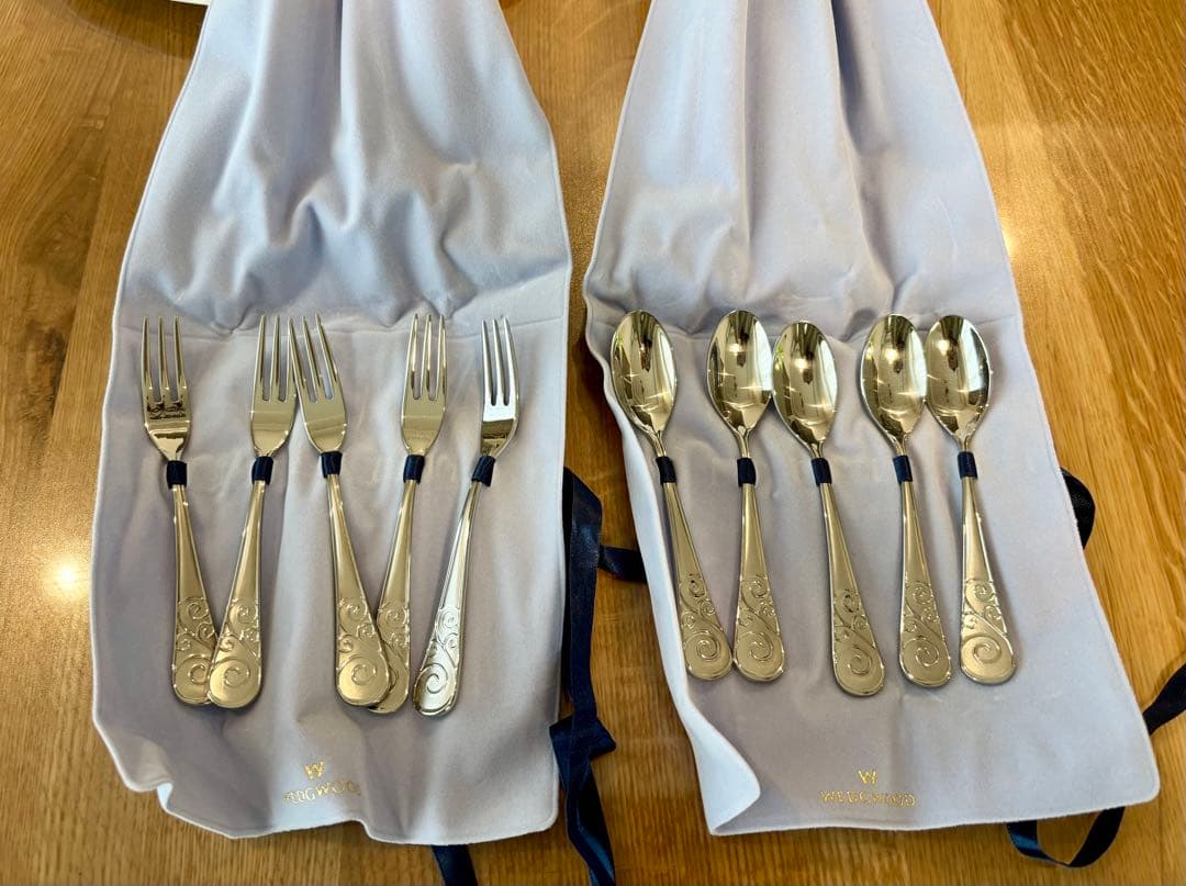 ウェッジウッド　プレート2枚、ボウル2枚、スプーン、フォークセット