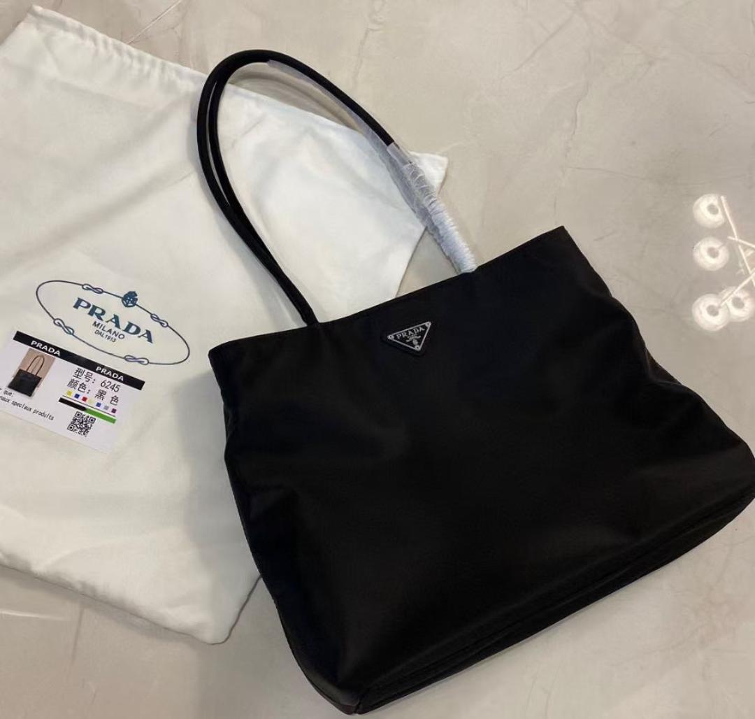 PRADA テスートナイロン トートバッグ 黒 軽くて使いやすい