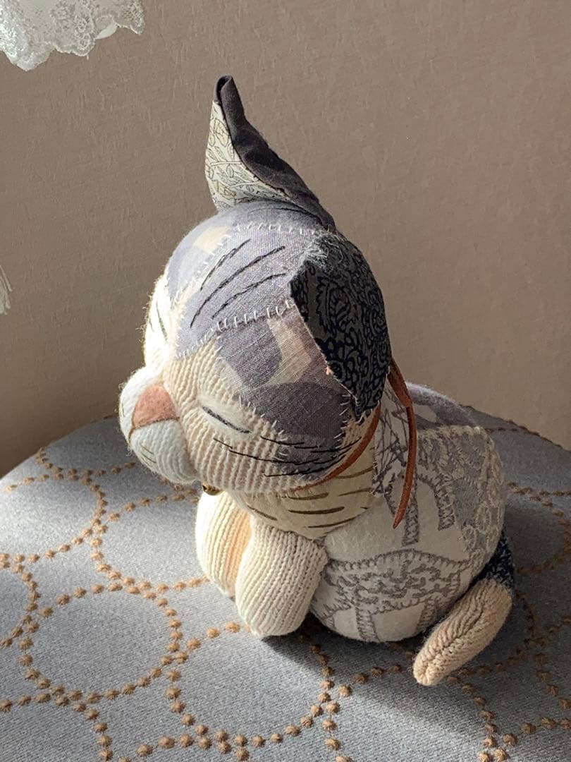子跳ねです。手作り猫ぬいぐるみ minā perhonen