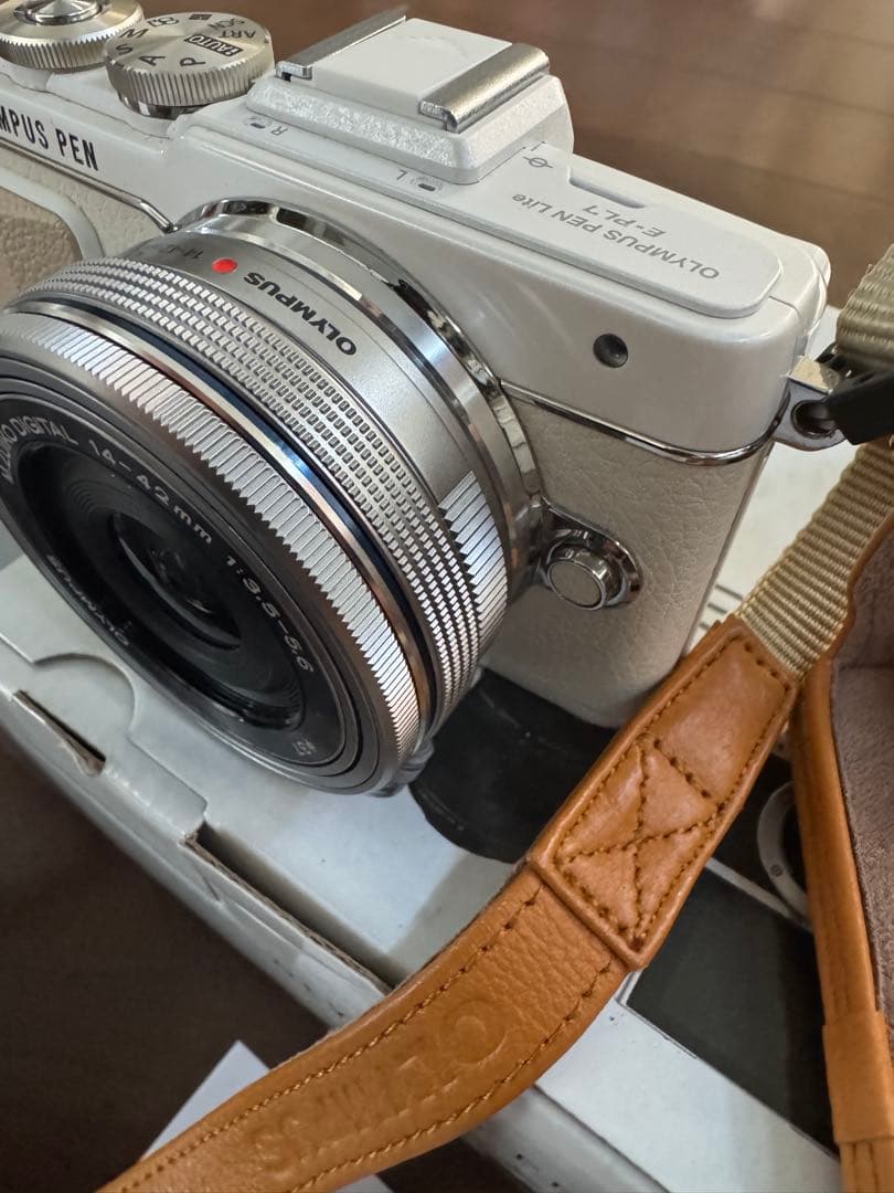 ミラーレス 一眼 OLYMPUS PEN Lite E-PL7 【箱付属品付き】