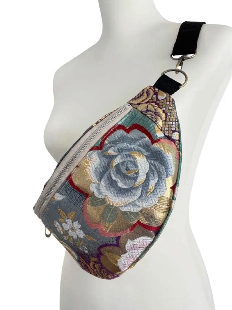 帯リメイクバッグ　大輪の薔薇と幻想的なグラデーションのボディバッグ