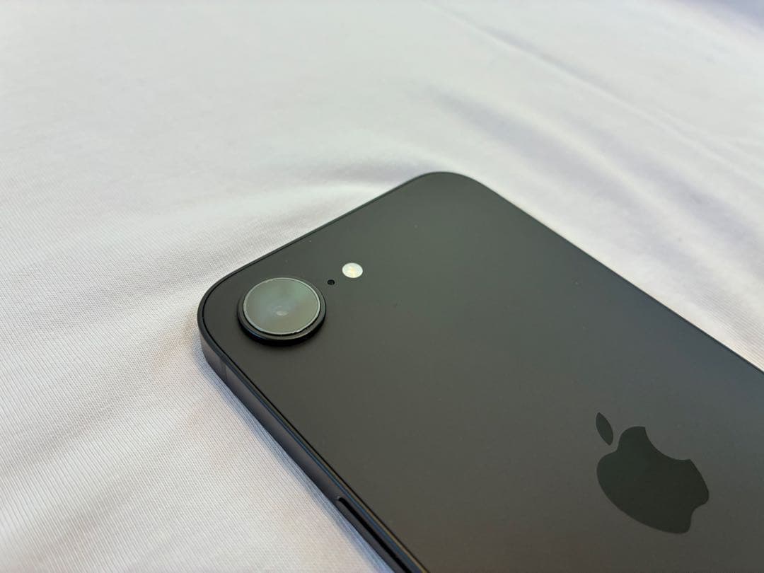 極美品 iPhone 16e 128GB ブラック 付属品完備