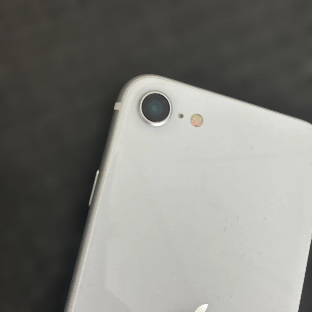 Apple iPhone SE 128GB ホワイト　SIMロックなし