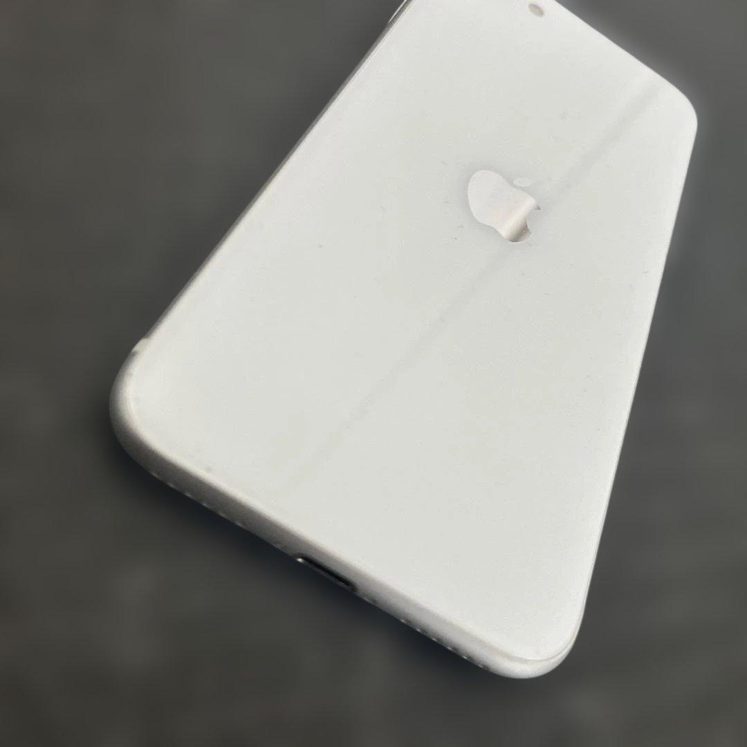 Apple iPhone SE 128GB ホワイト　SIMロックなし