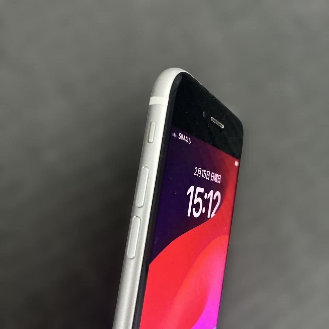 Apple iPhone SE 128GB ホワイト　SIMロックなし
